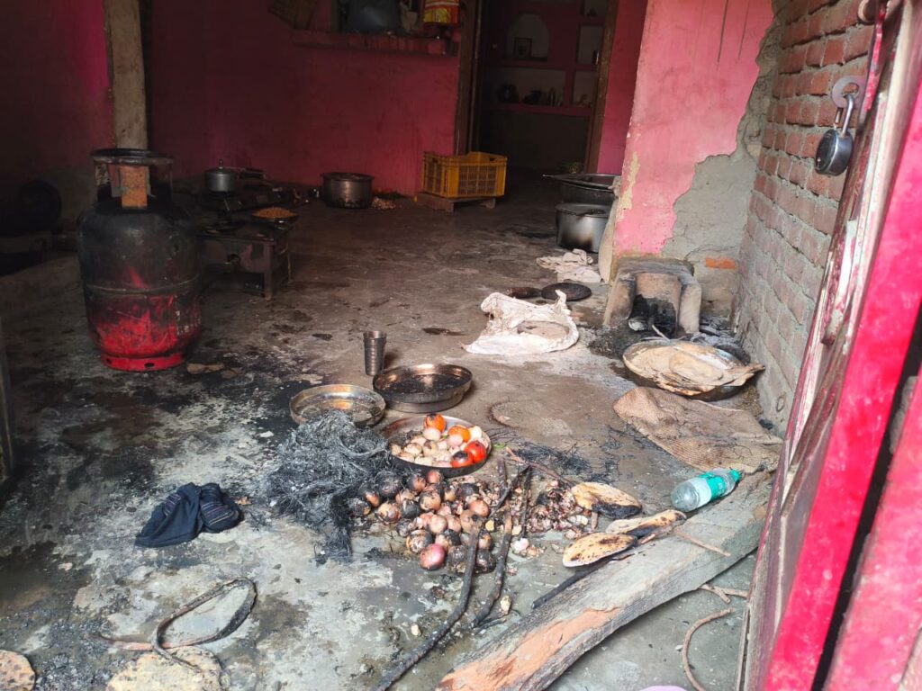 नगरसेन पूजा के दौरान गैस सिलेंडर में लगी आग, तीन महिलाएं गंभीर रूप से झुलसीं