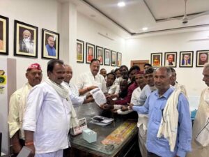 एससी आरक्षण की मांग को लेकर निषाद पार्टी ने विधायक सत्यपाल सिंह राठौर को सौंपा ज्ञापन